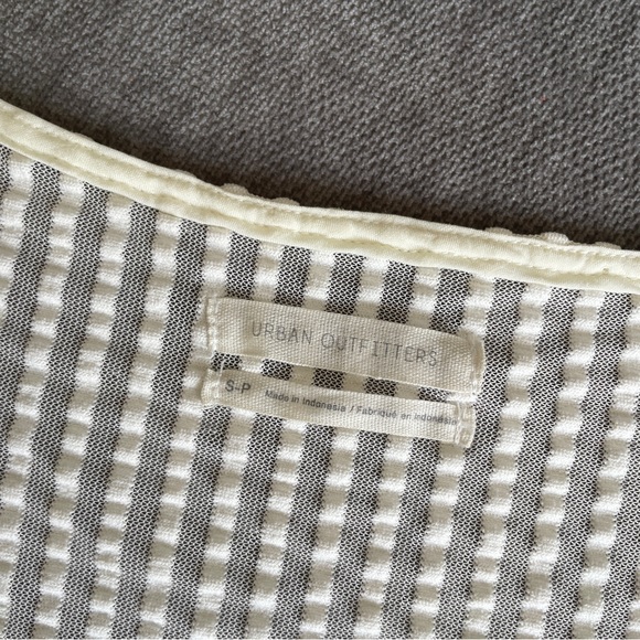 Urban Outfitters white/cream bouncy sheer top size S - Picture 3 of 4